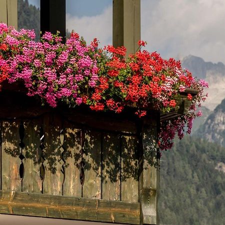 Suite Italy Pinzolo Due Giustino Bagian luar foto
