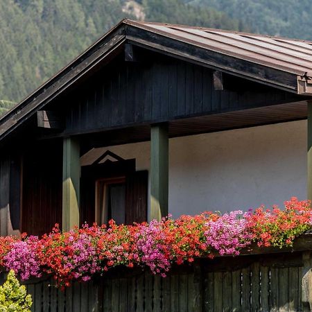 Suite Italy Pinzolo Due Giustino Bagian luar foto