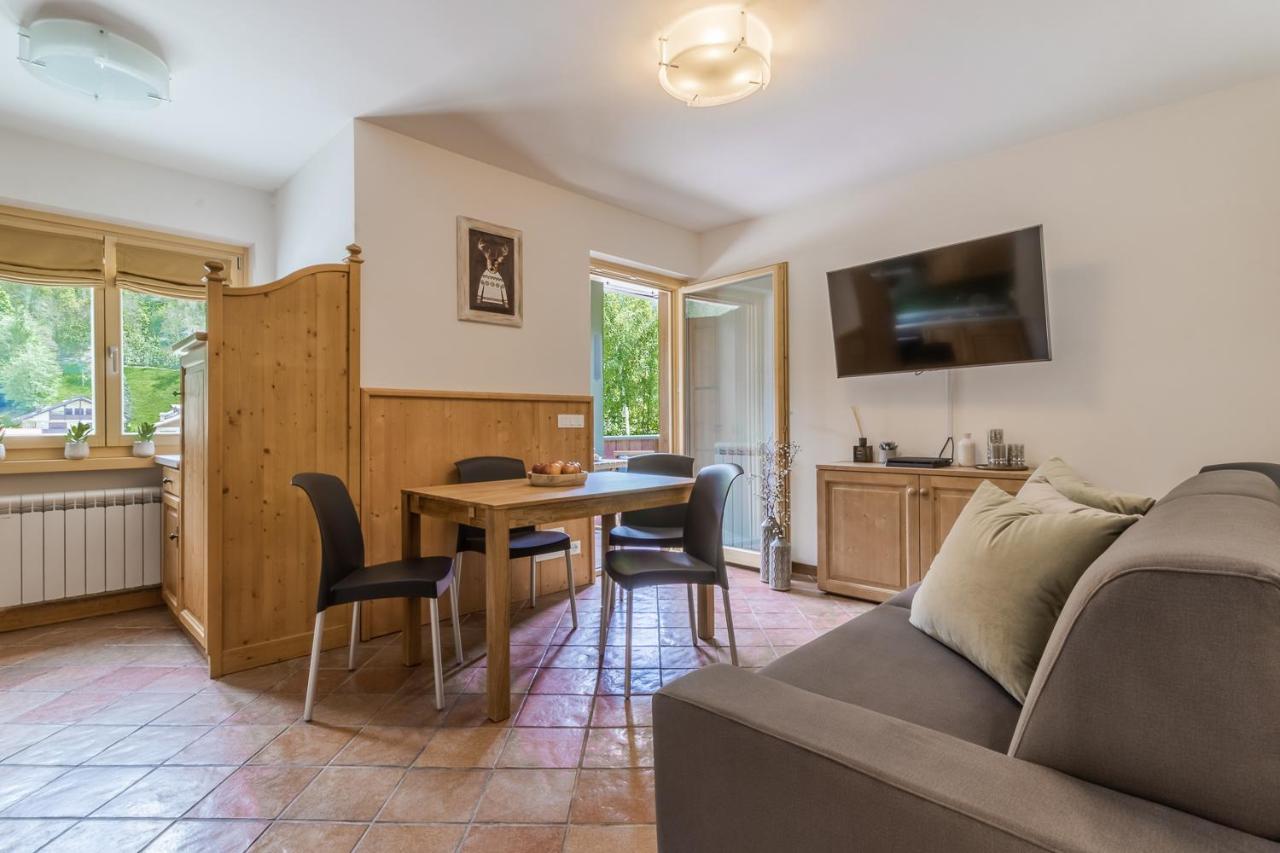 Suite Italy Pinzolo Due Giustino Bagian luar foto