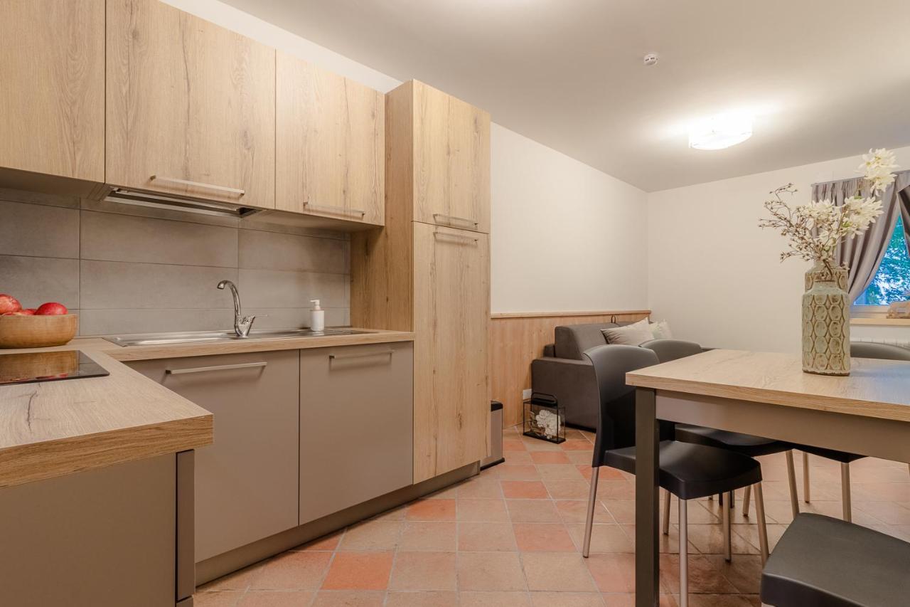 Suite Italy Pinzolo Due Giustino Bagian luar foto
