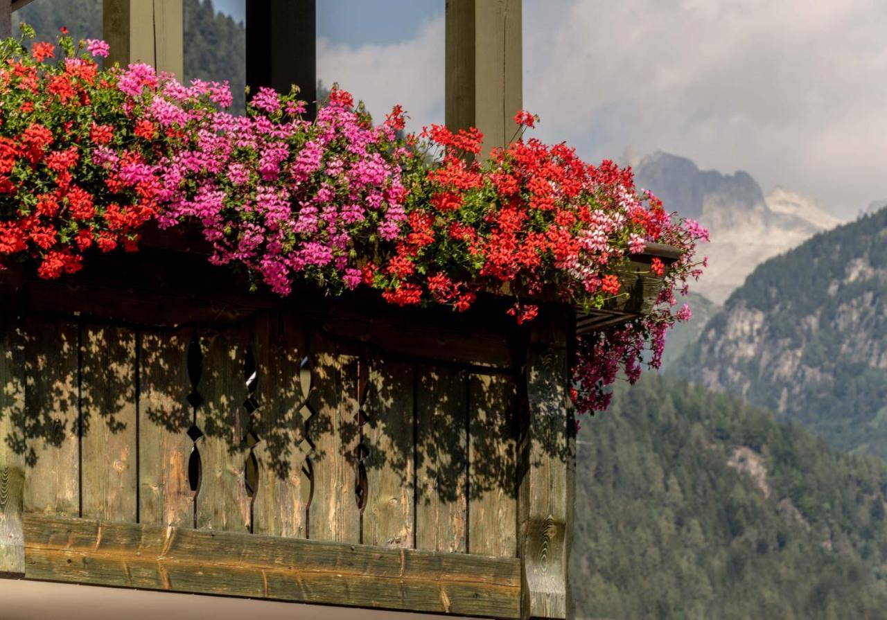 Suite Italy Pinzolo Due Giustino Bagian luar foto