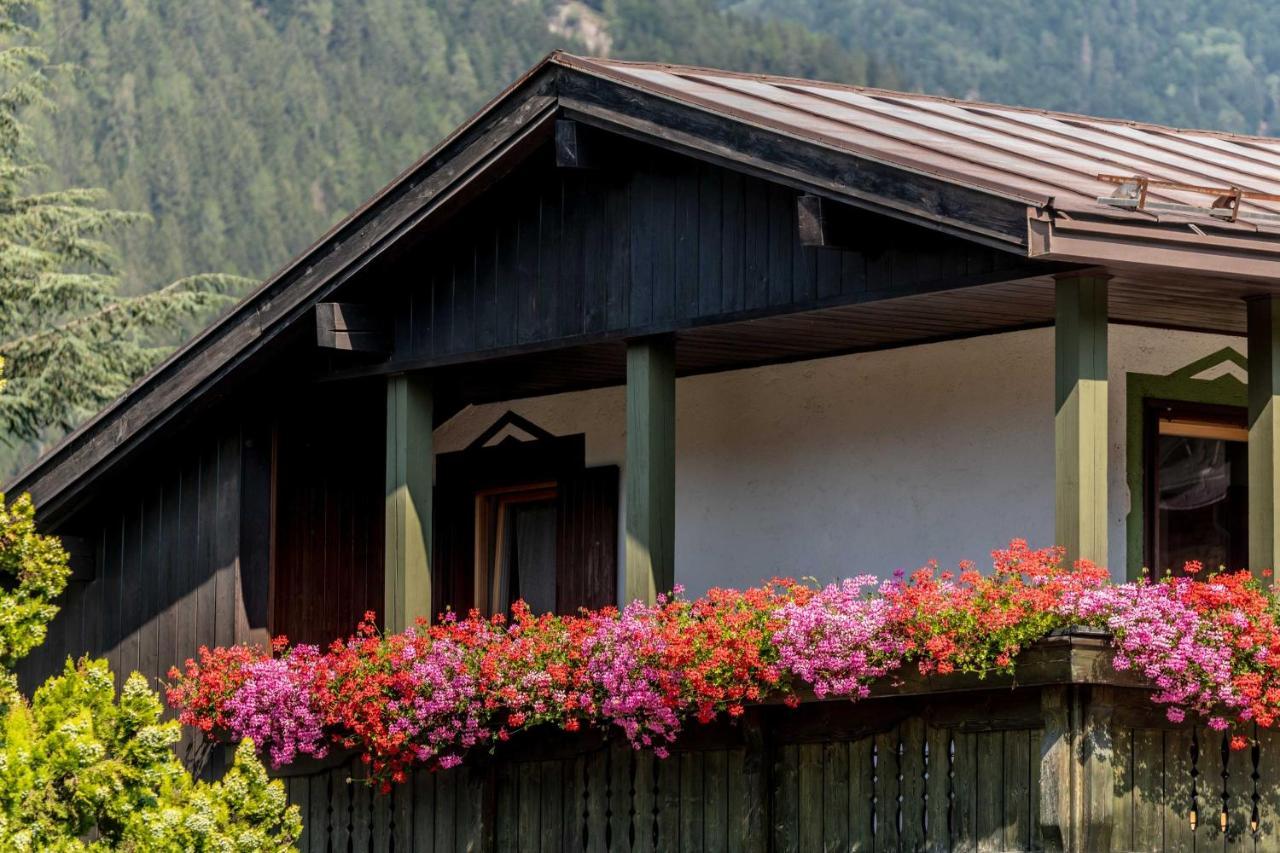 Suite Italy Pinzolo Due Giustino Bagian luar foto